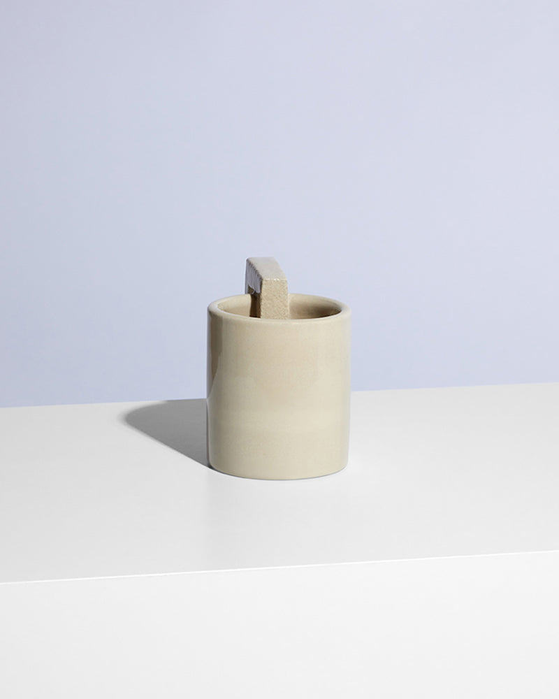 "D" MUG / VANILLA